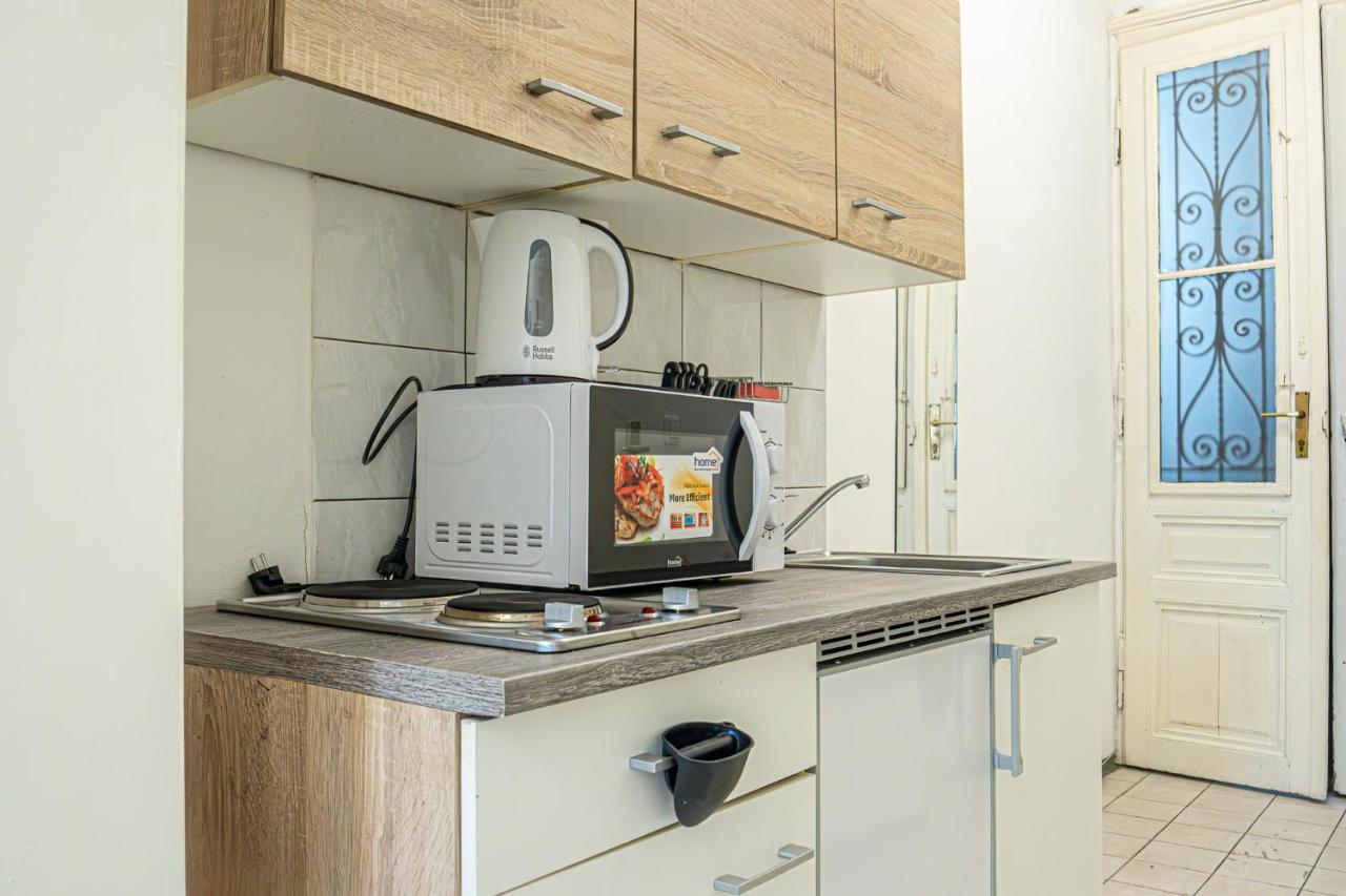 Modern Comforts: Chic Studio Apt Centrally Located Bécs Kültér fotó