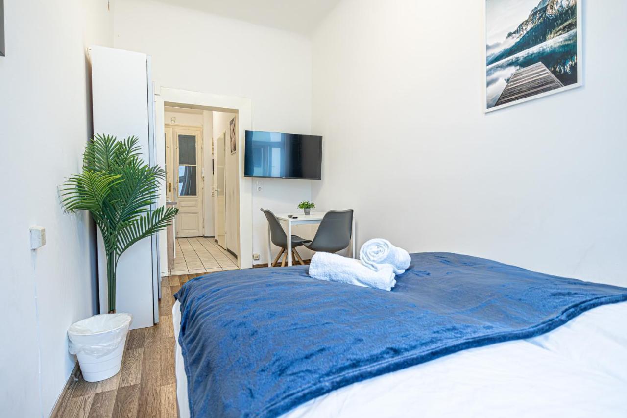 Modern Comforts: Chic Studio Apt Centrally Located Bécs Kültér fotó